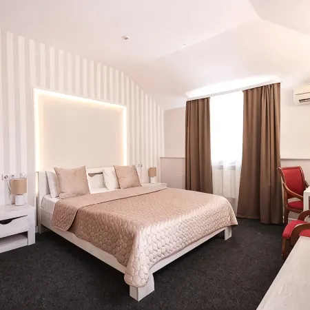 Hotel Monarkh