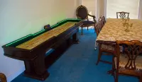 Tabor House All Season Vacation Rental LLC/Perfect for Families, Pets Welcome
