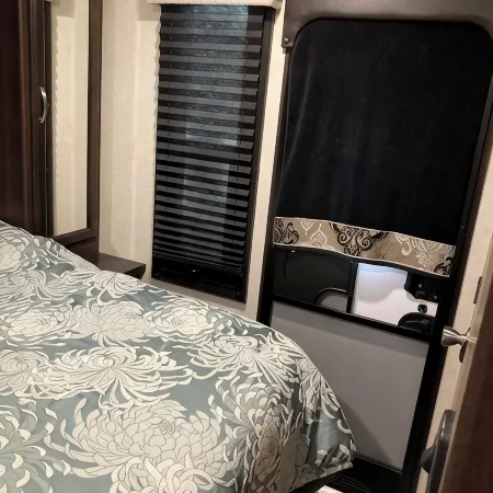 Nice camper in Old Town with fresh water springs all around. WIFI, AC and heat. Отели в г. Дикси