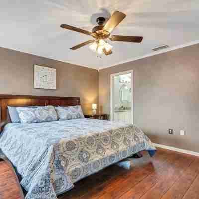 Family Fun Haven: 3 Bed/2 Bath/6 Mi to Legoland/Pet Friendly! Rooms