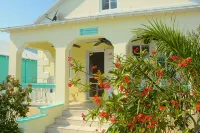 Waterfront Cottage in Spanish Wells' protected harbor - WiFi