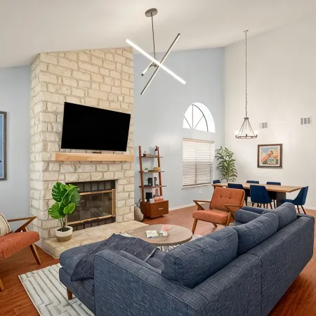 Quiet Hideaway w/ Pool, 20min to Austin TX