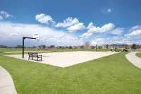 Modern Home w/ 2 Private Suites & Family-Friendly Amenities - Mins to Dia - Bungalows