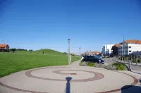 Cozy Appart 150 m from the beach with balcony + Parking - 2-Star