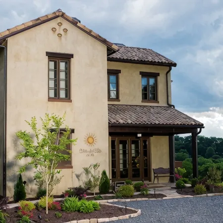 Villa del Sole, a Luxurious Tuscan Inspired Villa in Montaluce, License #4783 Отели в г. Лампкин