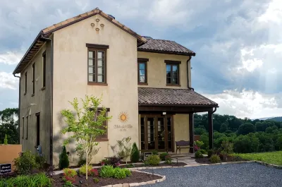 Villa del Sole, a Luxurious Tuscan Inspired Villa in Montaluce, License #4783 Hotels in 