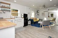 Stylish Mid-Century Modern Private Studio Blocks from UF and Stadium! - Condos