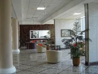 Beach front, best location, ocean and city views + parking!