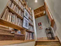 Downtown Carriage House Studio : Dream under Vaulted Ceilings - appartements de vacances