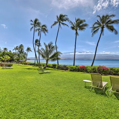 Stunning Fully remodeled Direct Oceanfront on the beach, AC, pool, spa