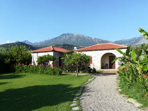 Lovingly furnished, family-friendly, secluded, natural stone bungalow - 3-Star