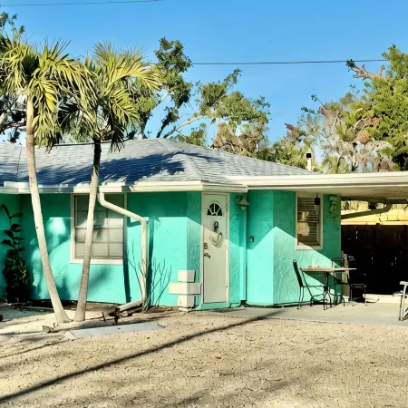 Charming Longboat Key Bungalow Minutes from Beaches, Restaurants, Parks