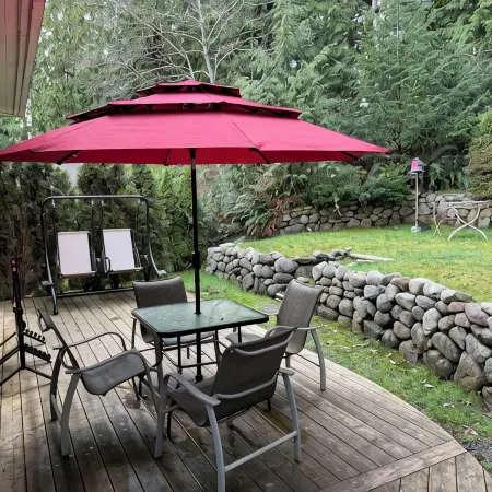 Cozy Home with Ocean and Mountain views. Family sized wth game room and deck
