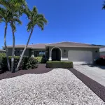 Walk to beach, restaurants and JW Marriott with private pool. Great amenities. - 4-Star