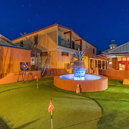 China Mary Inn: "Doc Holliday Suite" Charming 2-bedroom in heart of Tombstone
