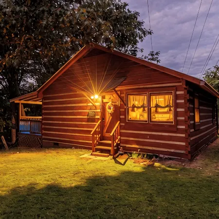 Whiskey Run Cabin: Hot Tub, Spectacular Mountain Views, Private, Easy Access