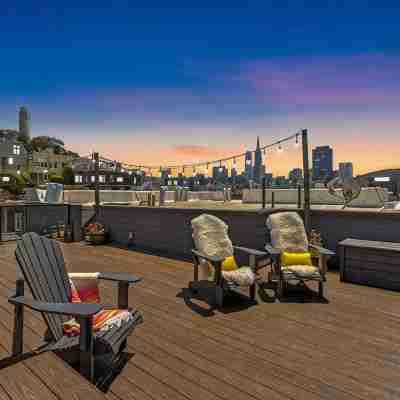 Live the Penthouse Dream – Luxe, Views & Vibes in Iconic North Beach Others