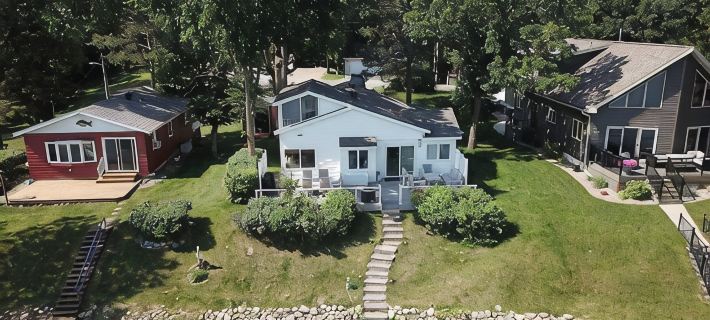 Stylish 4-bedroom cabin with AC, WiFi & boat rental available! Отели в г. Бекер