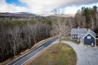 13 Beds, 17 Guests -Hot tub- 15 mins to Sunday River!