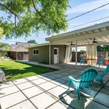 Close to Downtown! Gorgeous MidCentury w/fire pit