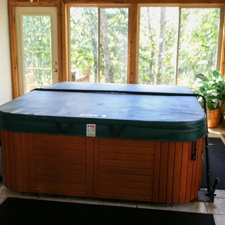 Lakeside cabin with Hot Tub and full kitchen!  Sleeps up to 12 people.