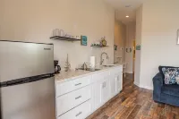 Top floor upscale contemporary space with great views and great location - 4 stjerner