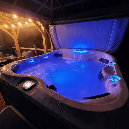 Wits End Retreat @ Mt. Rainier - Hot Tub & WiFi