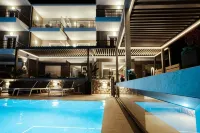 Andrew's Luxury Residence - مسبح