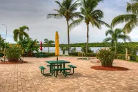 Top-Floor Waterfront Condo with Bay View + Pool and Hot Tub