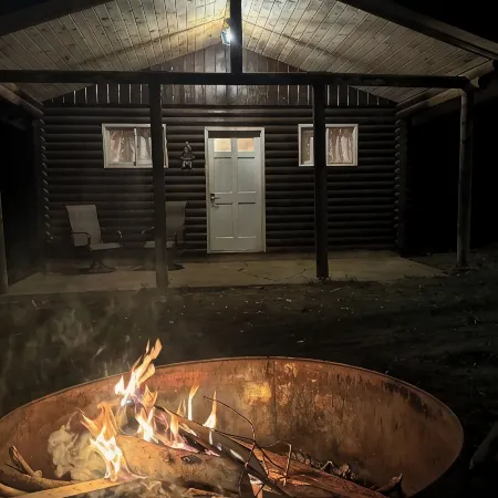 Nice log cabin on back country road with peace, quiet and the amenities of home