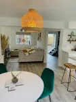 Cosy 2 bedroom detached home in Bromley with secure off-street parking