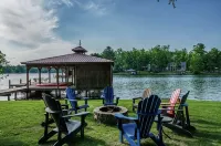 NEW OWNERS: Family Lakefront Retreat: huge dock/kayak/fish/fire pit/amenities - 4-Star