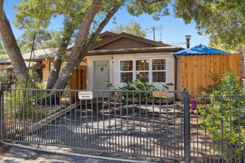 Casa Esquina: Cozy Studio in the Ojai Valley's “Mo Town” - 4-Star