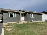 Spacious Basement Apartment with Sizable Back Yard - Apartments