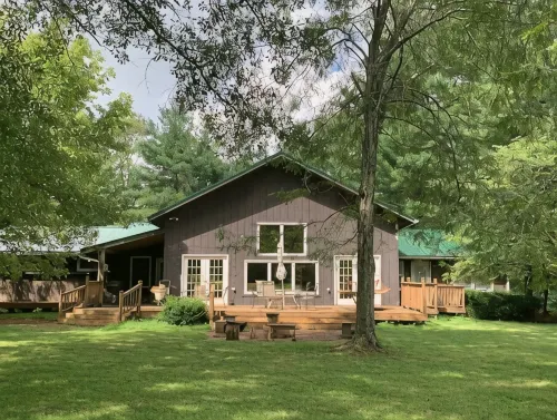 Spacious Lake Escape Near Conley Bottom