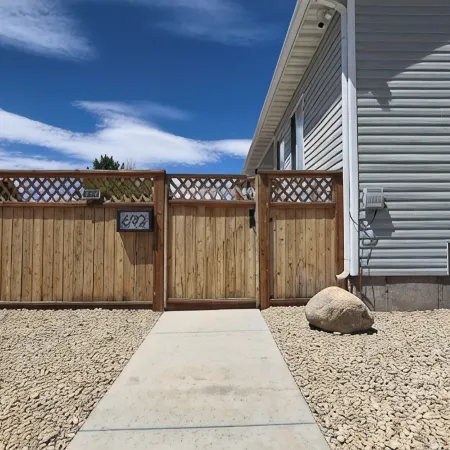 Cedar City, Basement Apartment. Five minutes from the I-15. Pet, family friendly