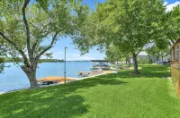 Lake Front Home on Open Water - 4 tähden