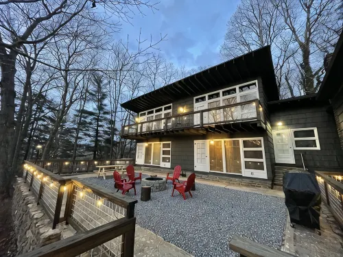 Beautiful Mid-Century Modern Home in Downtown Waynesville - 3-Star