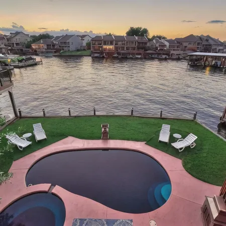 Lakefront Retreat with Pool, Spa, Golf, Fishing, Boat slip, Kayaks & Marina