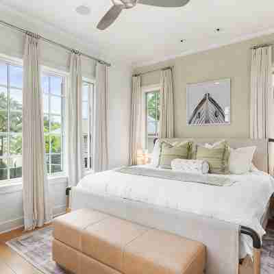"Lovely 4-Bed Beach House in Tranquil Rosemary Beach" 2 blocks from the beach Rooms