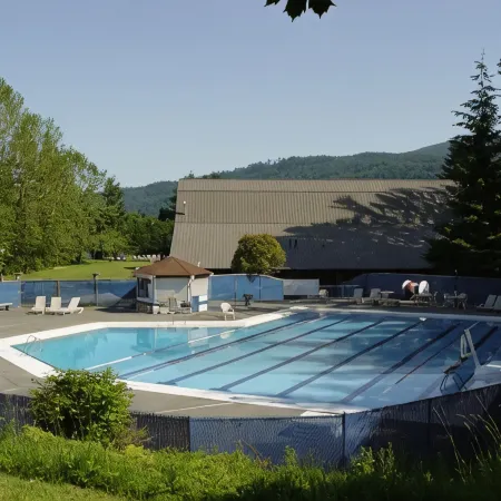 Pinnacle Perch, 5 Min Walk to Lake Whatcom. Golf, Pool, Trails, Biking and View