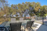 Estuary Waterfront - stunning views!