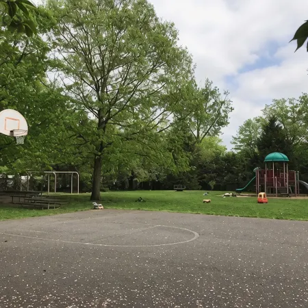 Perfect 2 BR Condo in Princeton w Parking