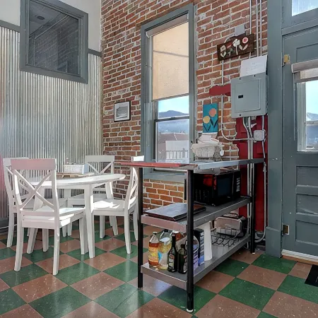 Historic comfy loft in the heart of Salida! View calendar