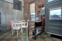 Historic comfy loft in the heart of Salida! View calendar