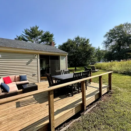 Newly renovated 2-bedroom cottage conveniently located with all the amenities!