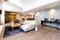 Red Sled at Hi Country Haus - 2 bed, 2 bath with a shuttle stop. - Pool