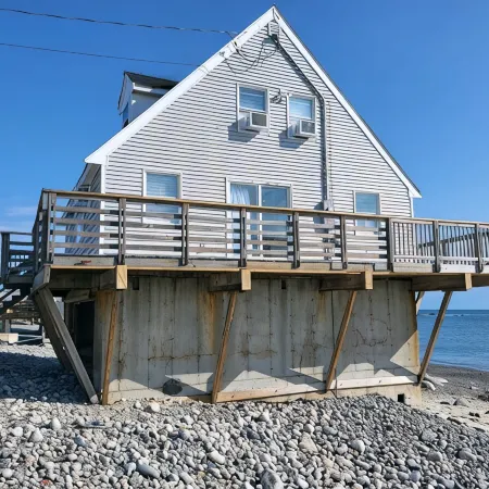 Cozy private beach stilt house-steps to the beach.