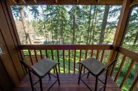 Tranquil Forested Cabin with Sauna, Home Gym, & AC - Boutique