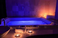 Axsur Design Hotel - Hot Tub
